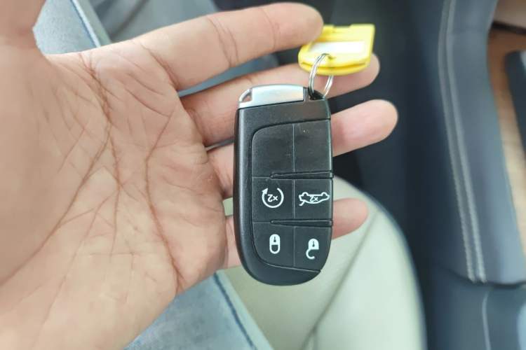 Used Chrysler 300C 2016 3.0L Supreme Edition Vehicle Key