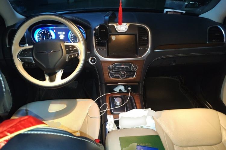 Used Chrysler 300C 2016 3.0L Supreme Edition Center Console