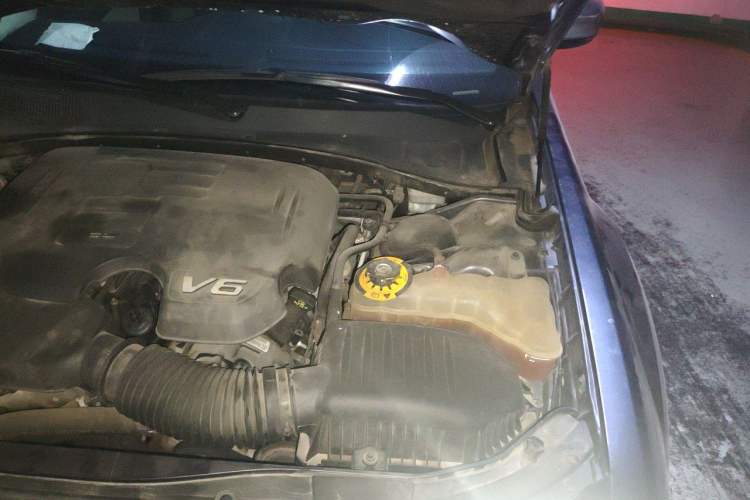 Used Chrysler 300C 2016 3.0L Supreme Edition Engine Bay Left