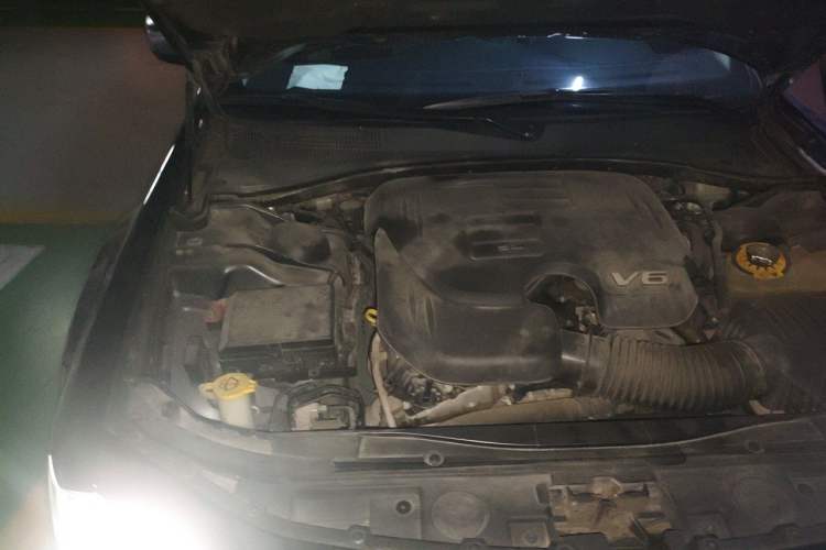 Used Chrysler 300C 2016 3.0L Supreme Edition Engine Bay Right
