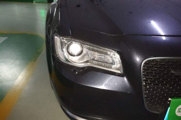 Used Chrysler 300C 2016 3.0L Supreme Edition Right Front Headlight