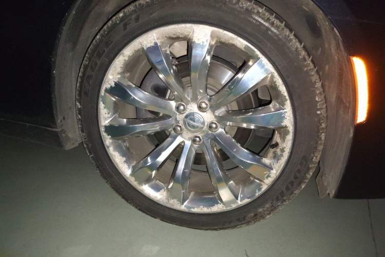 Used Chrysler 300C 2016 3.0L Supreme Edition Right Front Wheel Hub