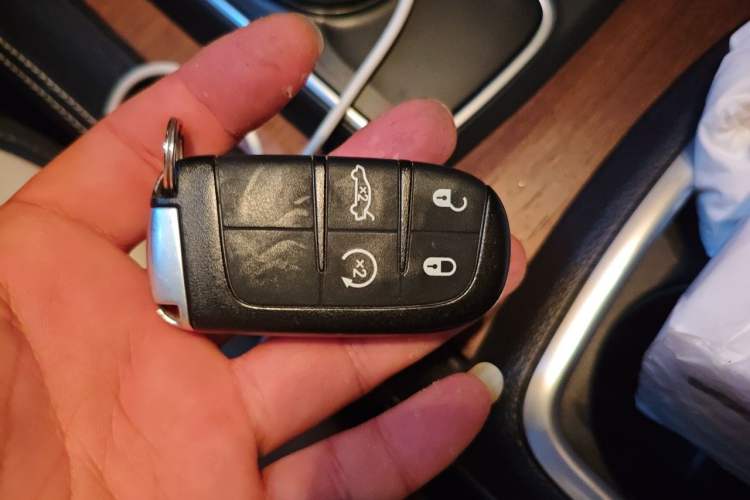 Used Chrysler 300C 2016 3.0L Supreme Edition Vehicle Key