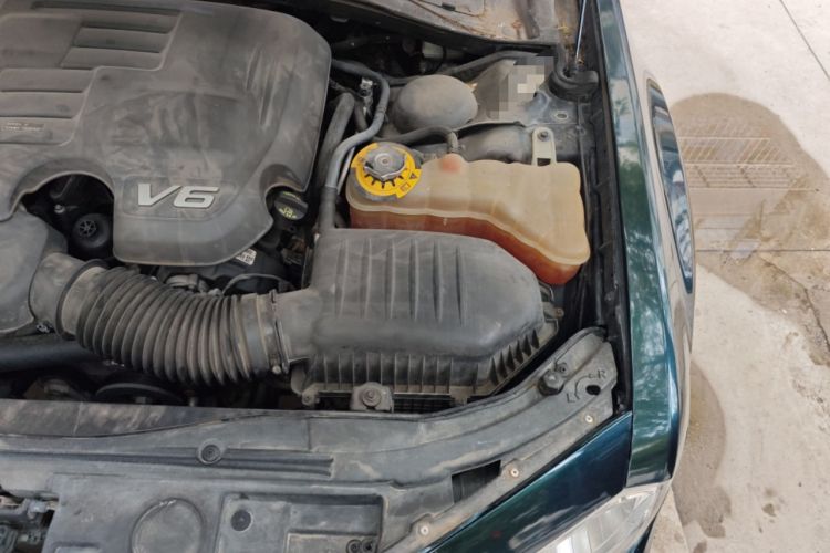 Used Chrysler 300C 2016 3.0L Supreme Edition Engine Bay Left