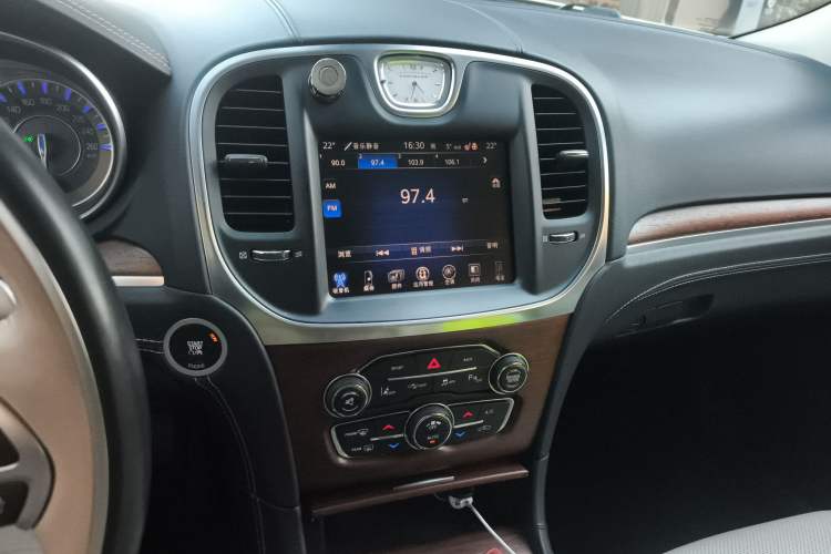 Used Chrysler 300C 2016 3.0L Supreme Edition Audio And AC Panel