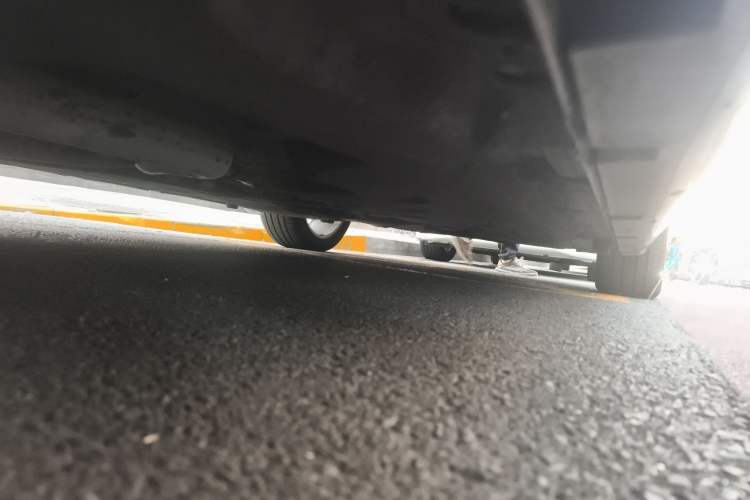 Used Chrysler 300C 2016 3.0L Supreme Edition Chassis Front Left