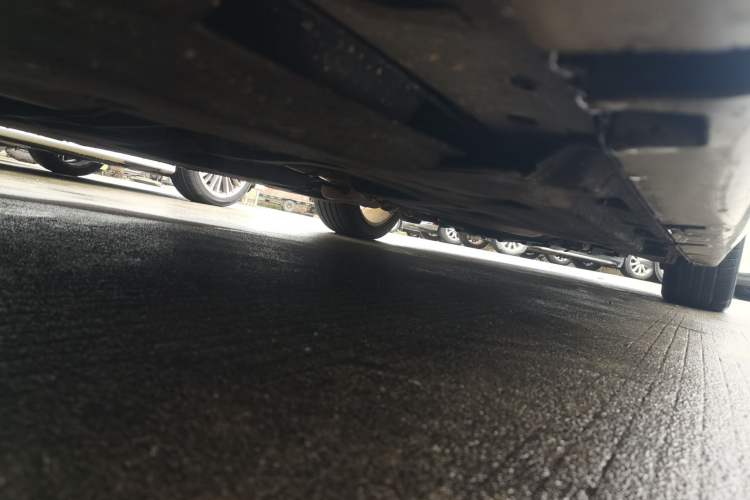 Used Chrysler 300C 2016 3.0L Supreme Edition Chassis Rear Right
