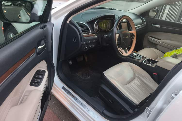 Used Chrysler 300C 2016 3.0L Supreme Edition Driver Seat
