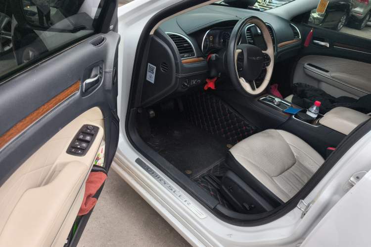 Used Chrysler 300C 2016 3.0L Supreme Edition Driver Seat