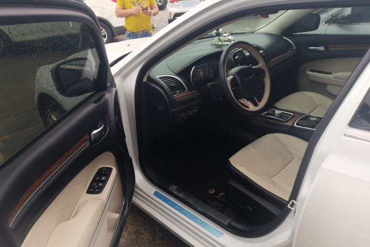 Used Chrysler 300C 2016 3.0L Supreme Edition Driver Seat