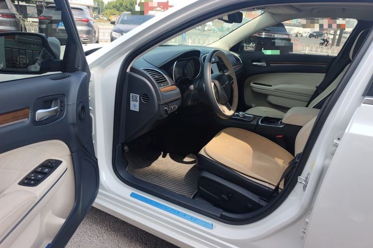 Used Chrysler 300C 2016 3.0L Supreme Edition Driver Seat