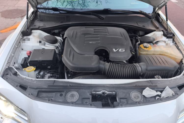 Used Chrysler 300C 2016 3.0L Supreme Edition Engine Bay