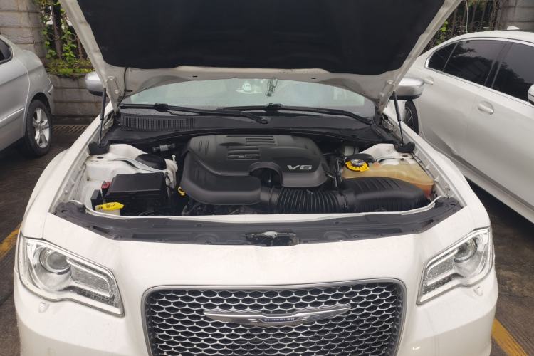Used Chrysler 300C 2016 3.0L Supreme Edition Engine Bay