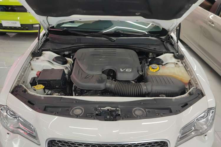 Used Chrysler 300C 2016 3.0L Supreme Edition Engine Bay