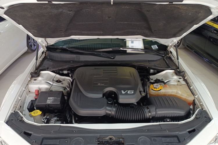 Used Chrysler 300C 2016 3.0L Supreme Edition Engine Bay