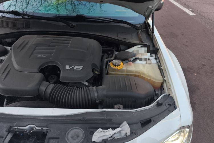 Used Chrysler 300C 2016 3.0L Supreme Edition Engine Bay Left