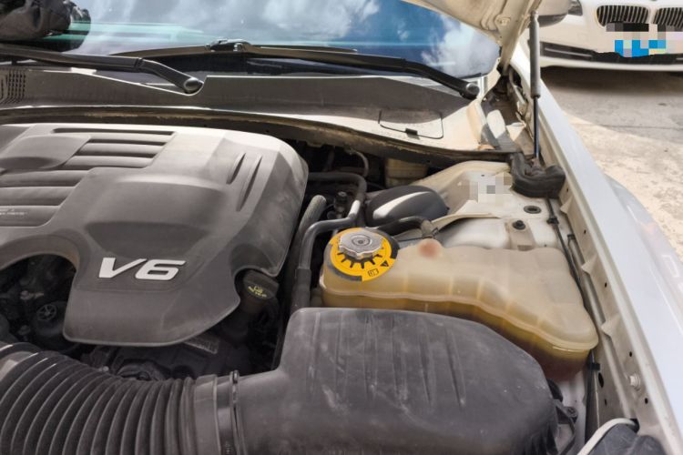 Used Chrysler 300C 2016 3.0L Supreme Edition Engine Bay Left