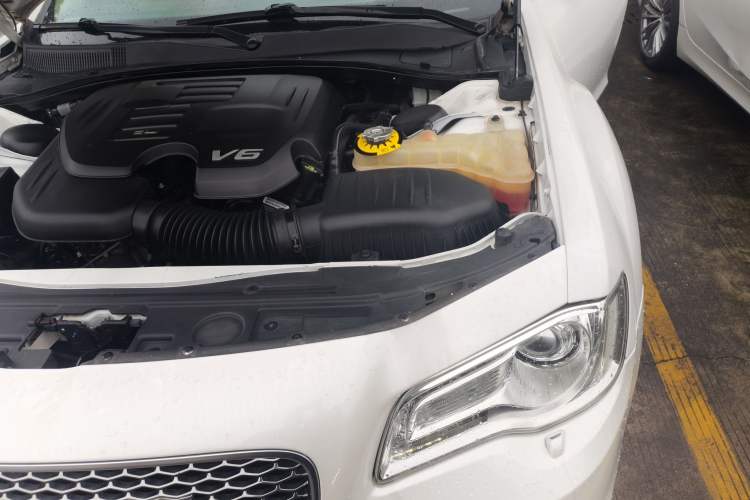 Used Chrysler 300C 2016 3.0L Supreme Edition Engine Bay Left