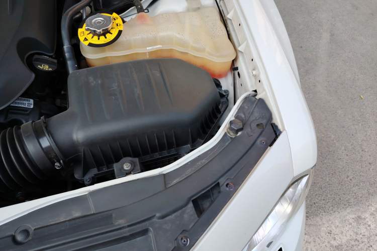 Used Chrysler 300C 2016 3.0L Supreme Edition Engine Bay Left