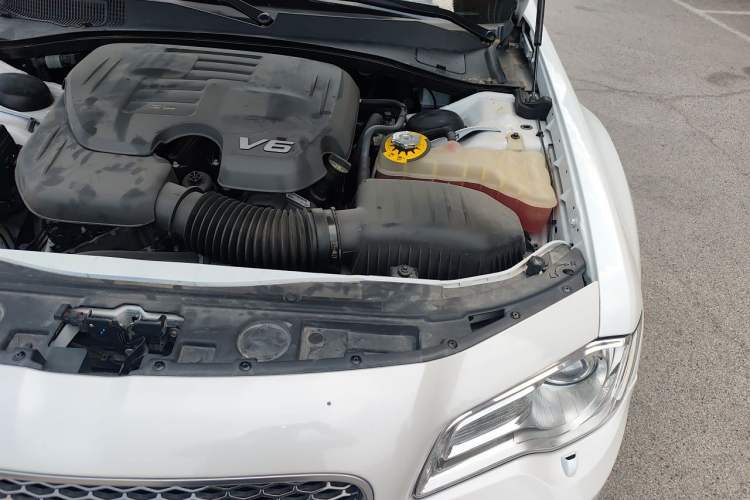Used Chrysler 300C 2016 3.0L Supreme Edition Engine Bay Left