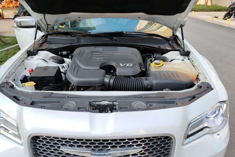 Used Chrysler 300C 2016 3.0L Supreme Edition Engine Bay