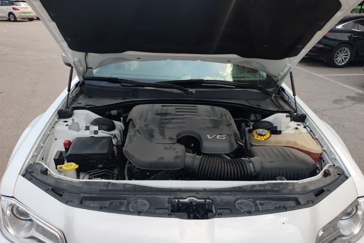 Used Chrysler 300C 2016 3.0L Supreme Edition Engine Bay