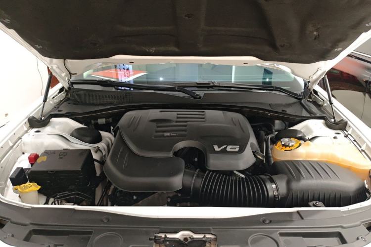 Used Chrysler 300C 2016 3.0L Supreme Edition Engine Bay