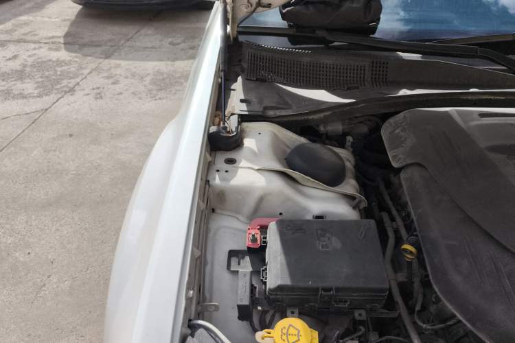 Used Chrysler 300C 2016 3.0L Supreme Edition Engine Bay Right