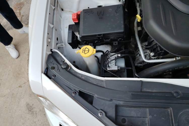 Used Chrysler 300C 2016 3.0L Supreme Edition Engine Bay Right
