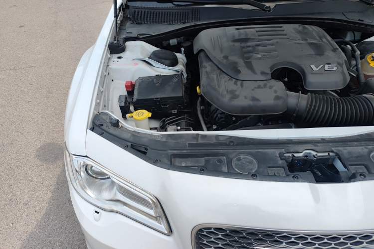 Used Chrysler 300C 2016 3.0L Supreme Edition Engine Bay Right