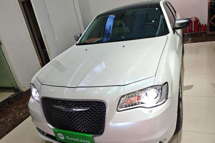 Used Chrysler 300C 2016 3.0L Supreme Edition Exterior 1