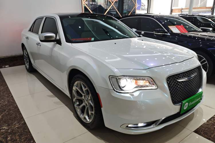 Used Chrysler 300C 2016 3.0L Supreme Edition Exterior 2
