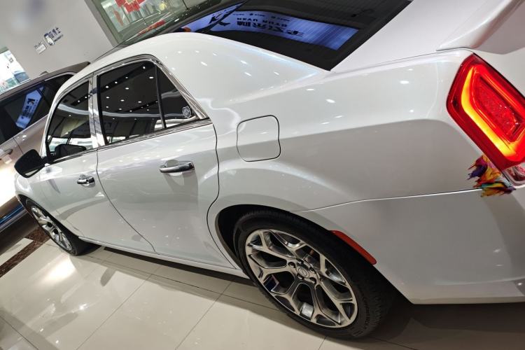 Used Chrysler 300C 2016 3.0L Supreme Edition Exterior 3