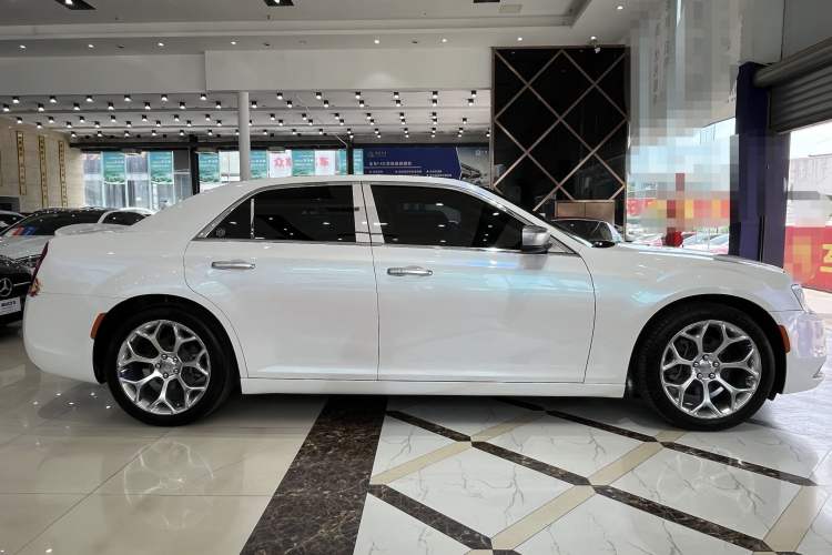 Used Chrysler 300C 2016 3.0L Supreme Edition Exterior 4