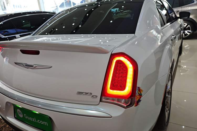 Used Chrysler 300C 2016 3.0L Supreme Edition Exterior 4