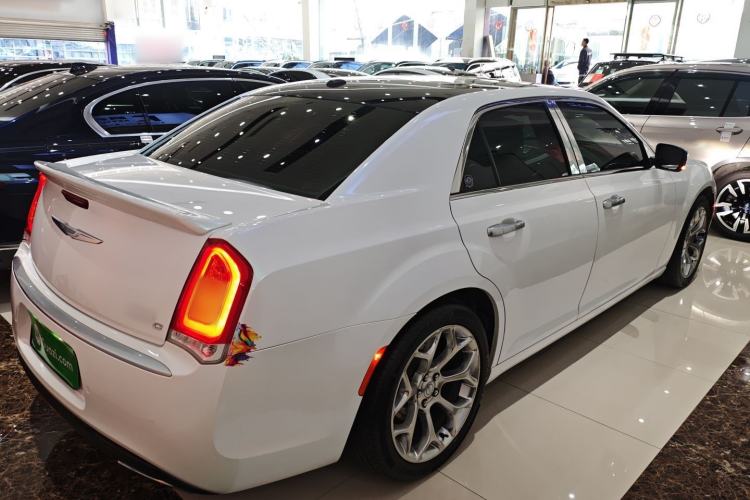 Used Chrysler 300C 2016 3.0L Supreme Edition Exterior 5