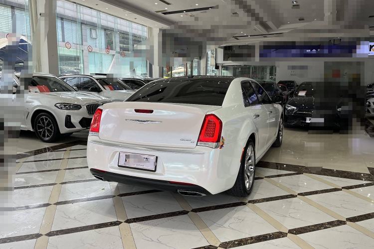 Used Chrysler 300C 2016 3.0L Supreme Edition Exterior 7