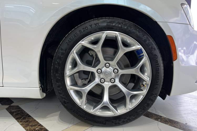 Used Chrysler 300C 2016 3.0L Supreme Edition Exterior 8