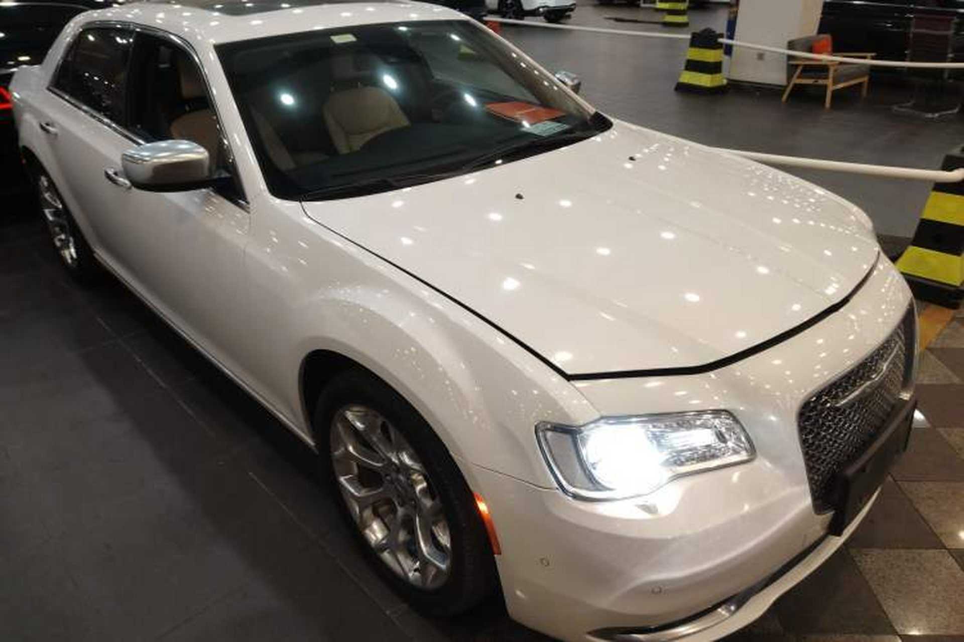 Used Chrysler 300C 2016 3.0L Supreme Edition Front Right 45 Deg