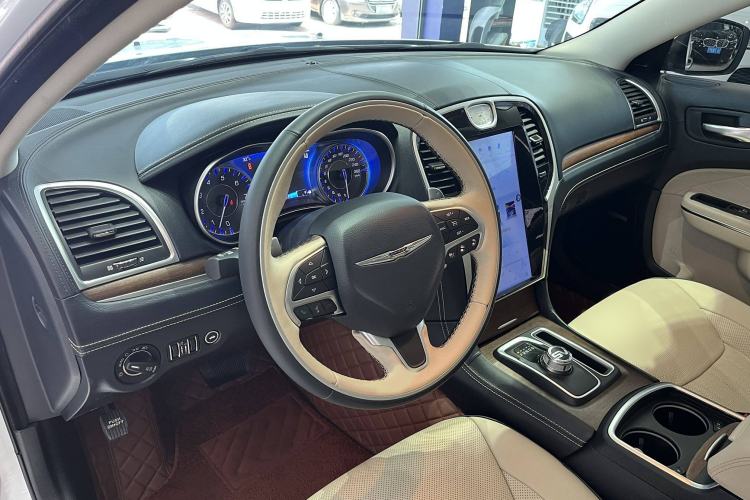 Used Chrysler 300C 2016 3.0L Supreme Edition Interior 1