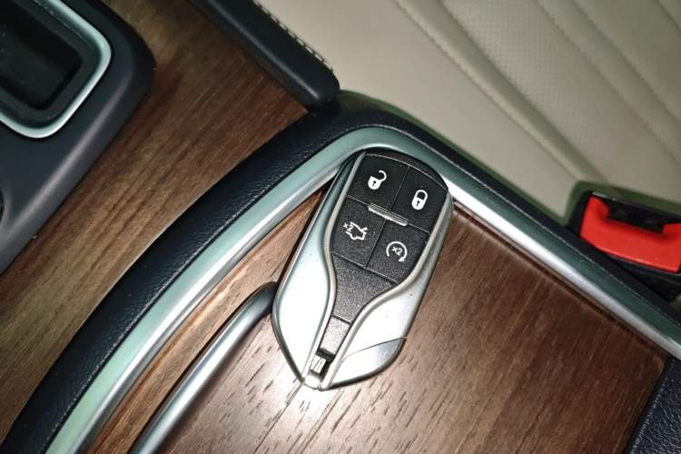 Used Chrysler 300C 2016 3.0L Supreme Edition Interior 1