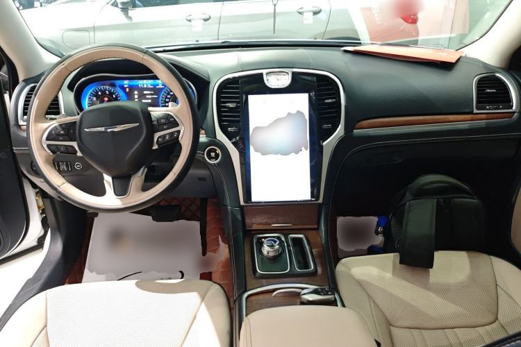 Used Chrysler 300C 2016 3.0L Supreme Edition Interior 2