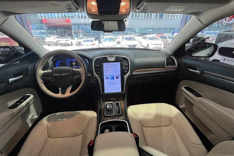 Used Chrysler 300C 2016 3.0L Supreme Edition Interior 3