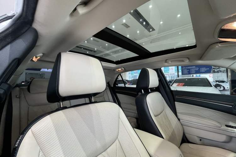 Used Chrysler 300C 2016 3.0L Supreme Edition Interior 6