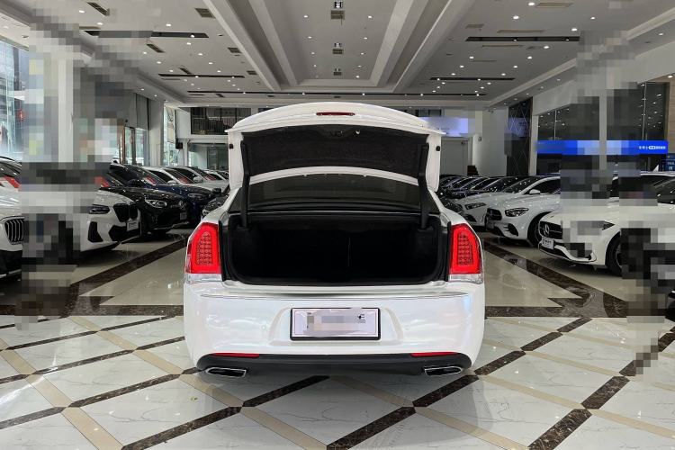 Used Chrysler 300C 2016 3.0L Supreme Edition Interior 9
