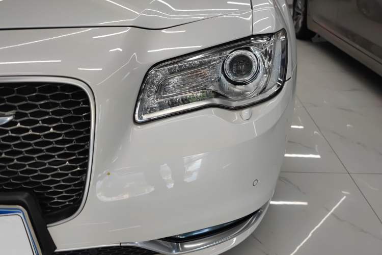 Used Chrysler 300C 2016 3.0L Supreme Edition Left Front Headlight
