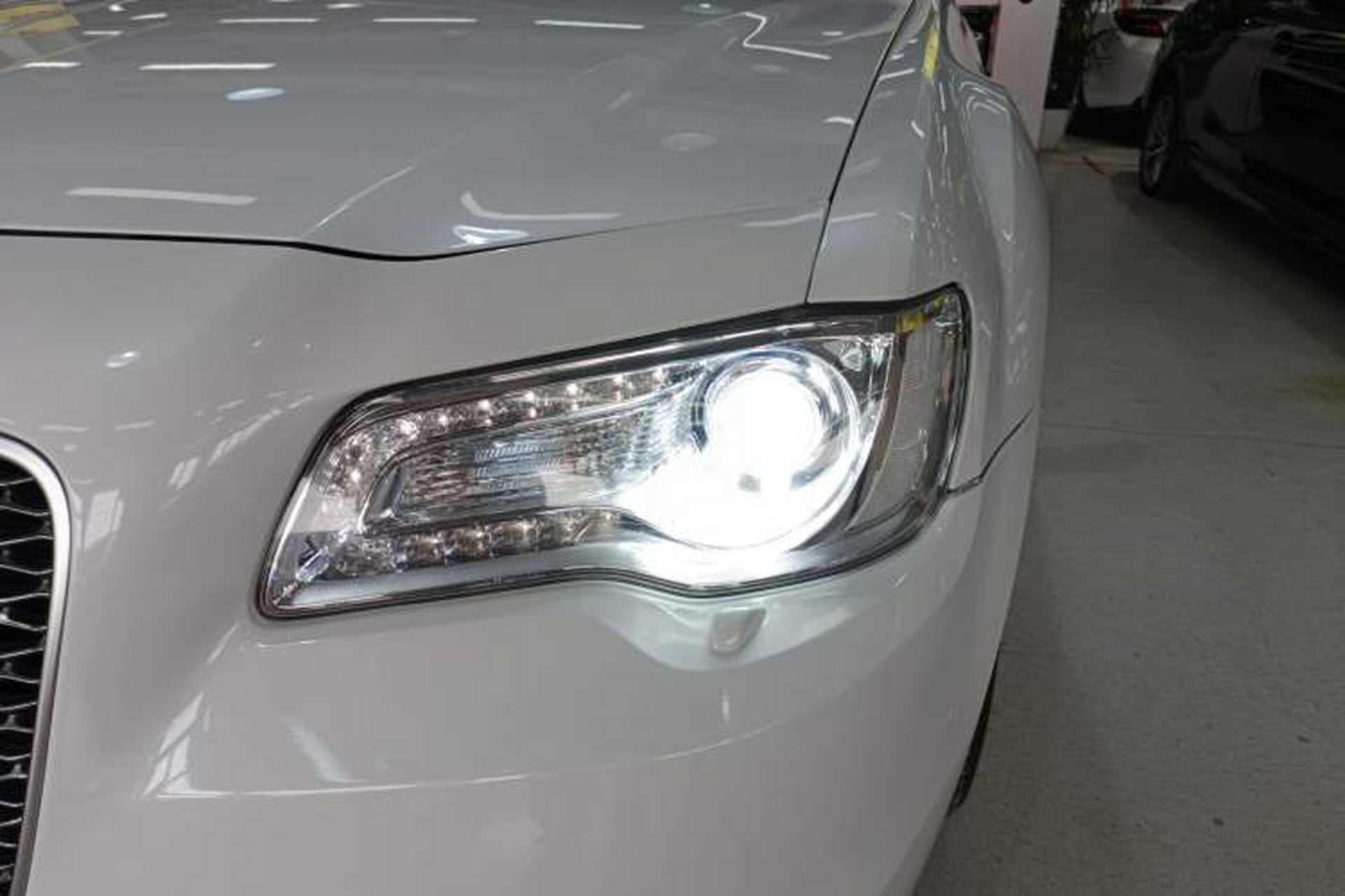 Used Chrysler 300C 2016 3.0L Supreme Edition Left Front Headlight
