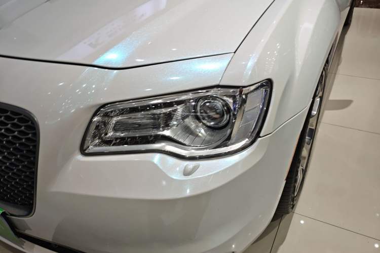 Used Chrysler 300C 2016 3.0L Supreme Edition Left Front Headlight