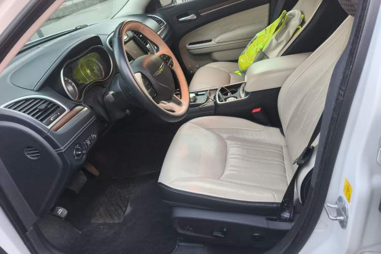 Used Chrysler 300C 2016 3.0L Supreme Edition Left Front Seat