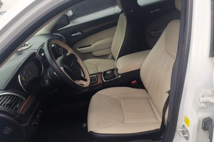 Used Chrysler 300C 2016 3.0L Supreme Edition Left Front Seat